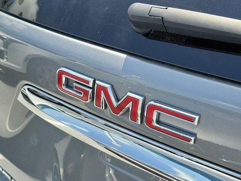 Used 2024 GMC Terrain SLE w/ Driver Convenience Package FWD image 7