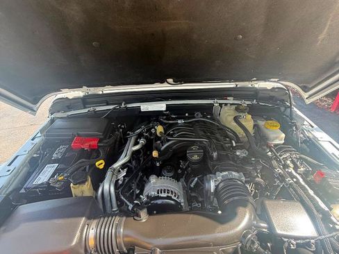 Used 2018 Jeep Wrangler Unlimited Sahara AWD/4WD image 37