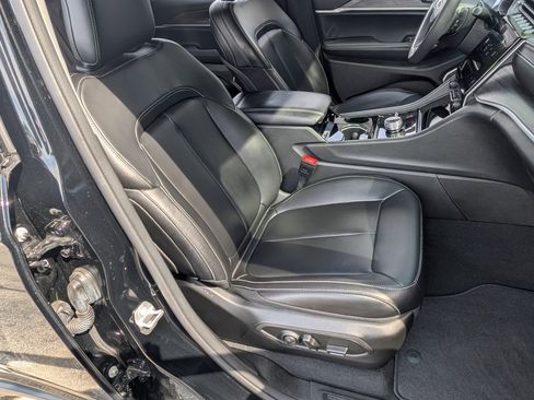 Used 2023 Jeep Grand Cherokee Limited w/ Black Appearance Package image 20