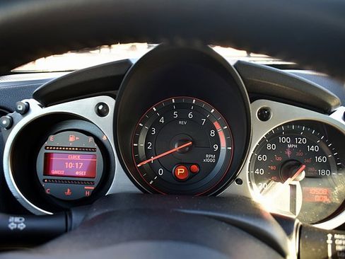 Used 2019 Nissan 370Z Touring image 37