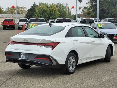 New 2026 Hyundai Elantra SE image 4