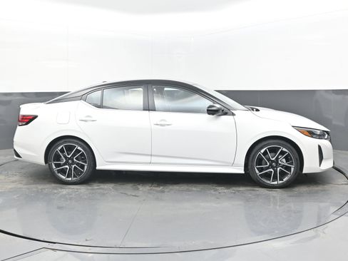 New 2025 Nissan Sentra SR w/ SR Premium Package image 8