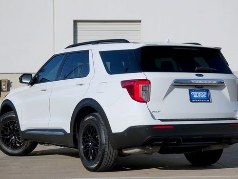 Used 2020 Ford Explorer XLT image 4