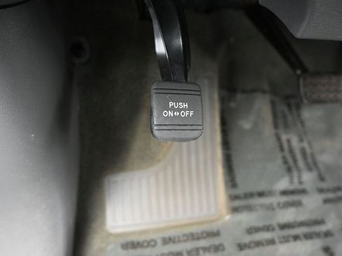 Used 2015 Toyota Sienna XLE image 23