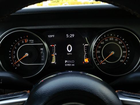 Used 2023 Jeep Gladiator Mojave AWD/4WD image 20