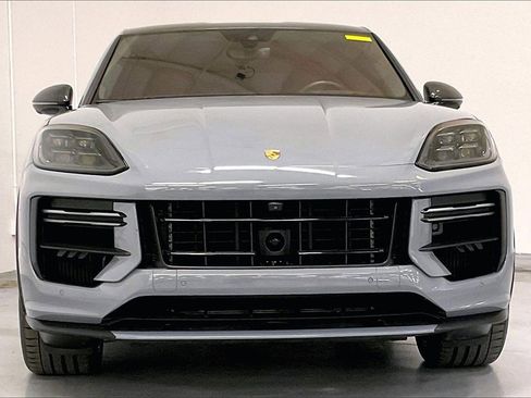 Used 2024 Porsche Cayenne Turbo GT image 2