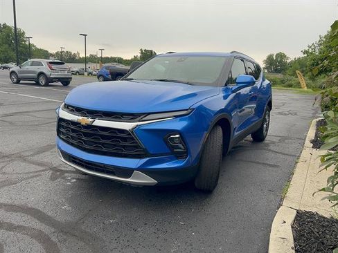 Used 2024 Chevrolet Blazer LT w/ Convenience Package FWD image 3