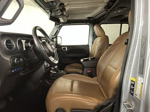 Used 2023 Jeep Wrangler Unlimited Sahara w/ Cold Weather Group AWD/4WD image 11