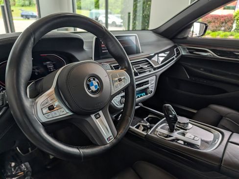 Used 2022 BMW 740i xDrive w/ M Sport Package AWD/4WD image 18