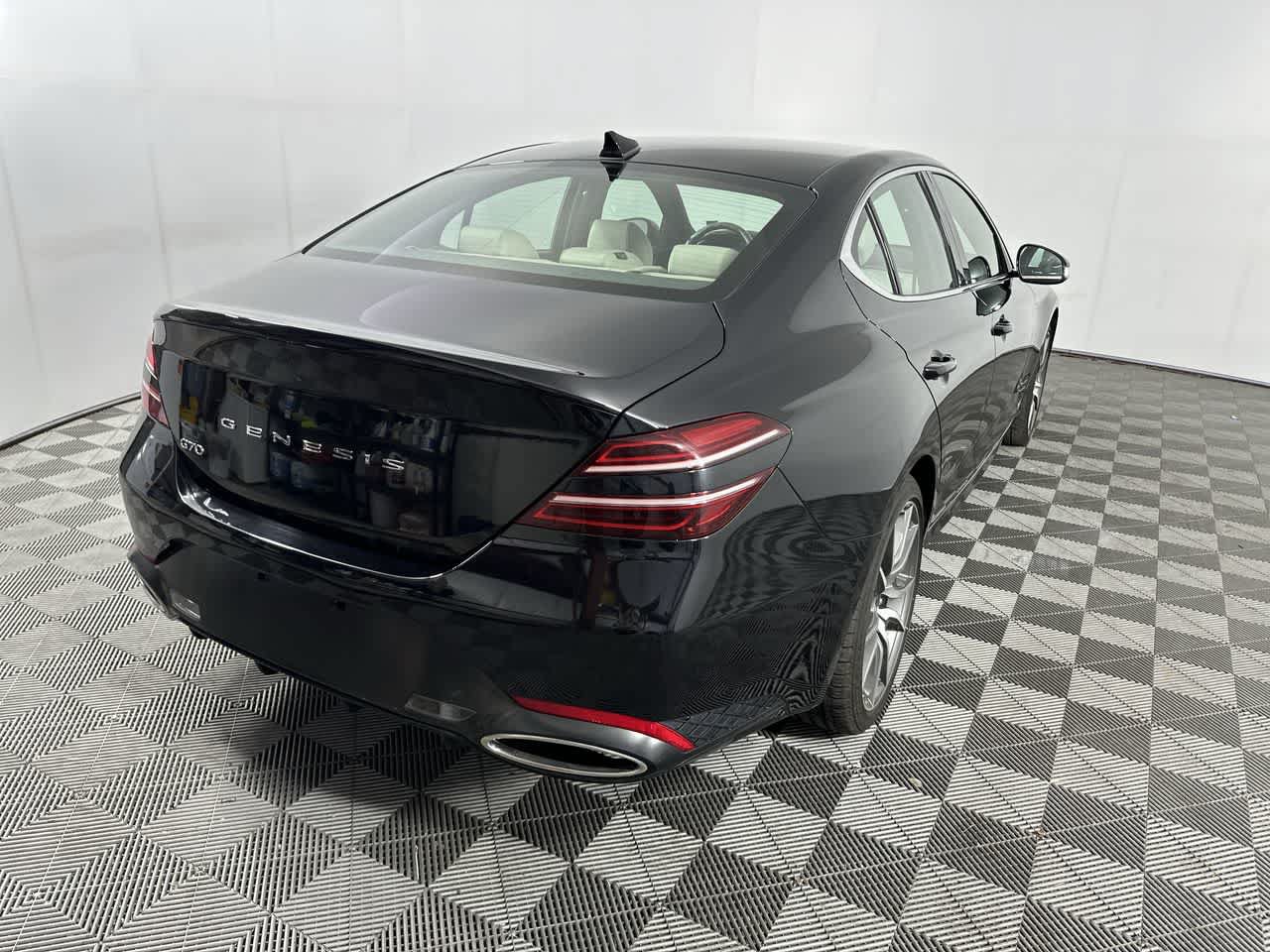 Used 2025 Genesis G70 2.5T RWD image 8