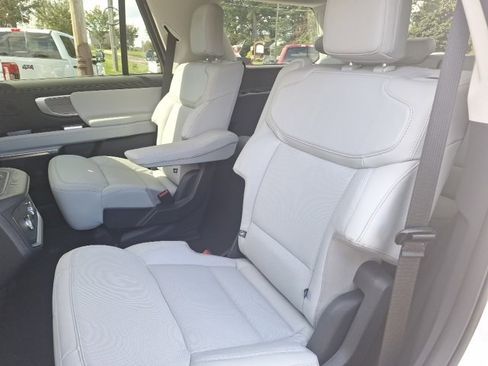 New 2025 Ford Expedition Platinum w/ Driver's Package image 20