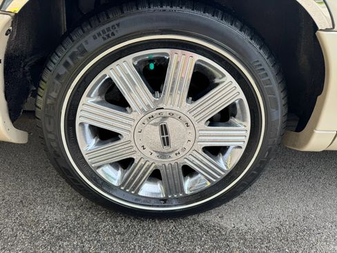 Used 2003 Lincoln Town Car Cartier L RWD image 26