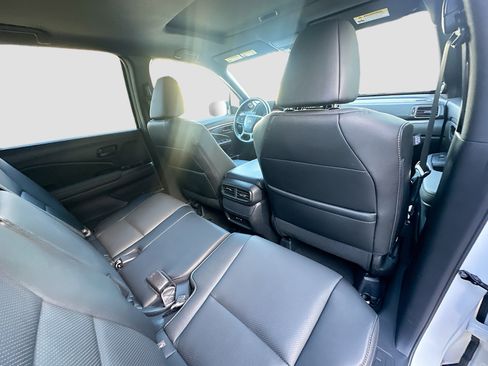 Used 2025 Honda Passport EX-L image 28