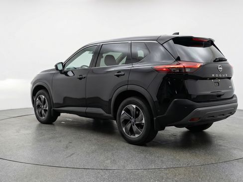 Used 2025 Nissan Rogue SV image 6