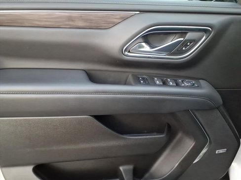 Used 2022 Chevrolet Suburban LT w/ LT Signature Package image 17