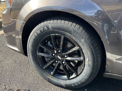 Used 2018 Dodge Grand Caravan SXT w/ Blacktop Package FWD image 15
