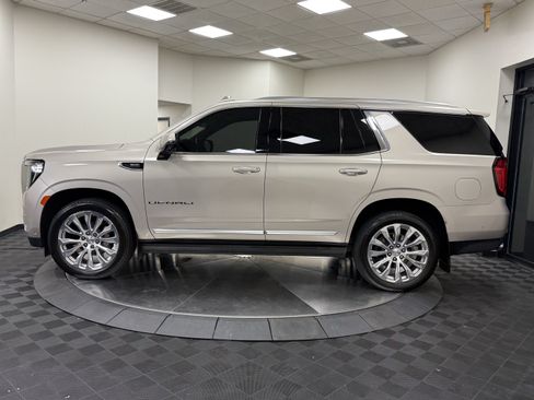 Used 2024 GMC Yukon Denali w/ Advanced Technology Package AWD/4WD image 4