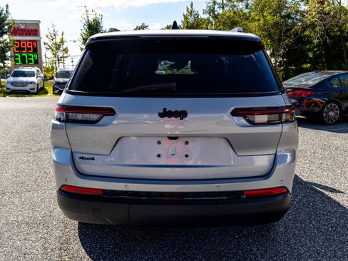 Used 2024 Jeep Grand Cherokee L Laredo image 5