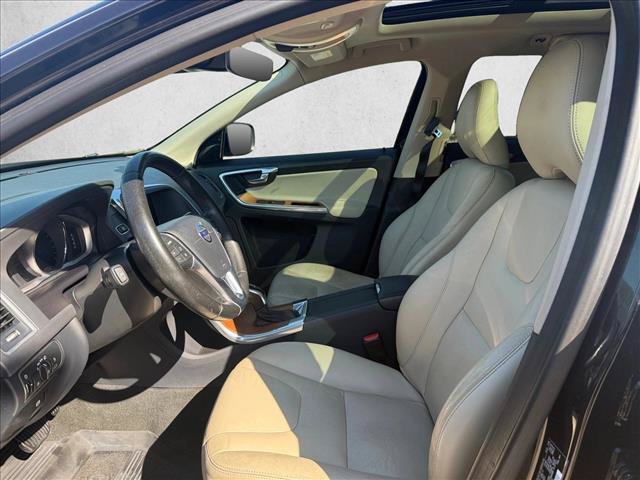 Used 2017 Volvo XC60 T5 Inscription w/ Preferred Option Package FWD image 17