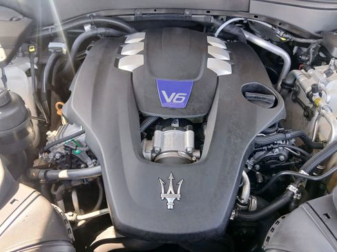 Used 2017 Maserati Levante S image 25