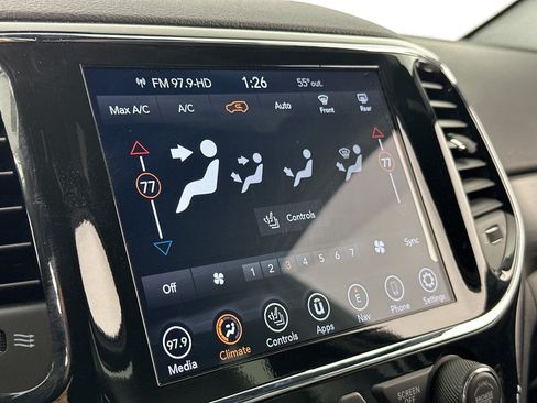 Used 2022 Jeep Grand Cherokee Laredo X AWD/4WD image 16