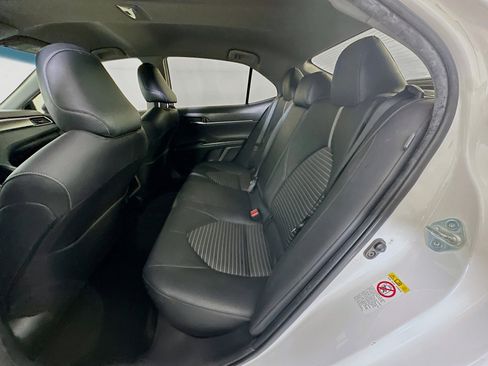 Used 2018 Toyota Camry SE image 26