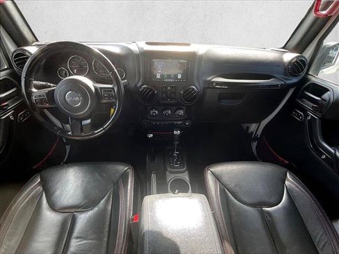 Used 2018 Jeep Wrangler Unlimited Rubicon AWD/4WD image 12