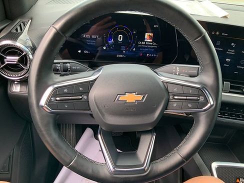 Used 2025 Chevrolet Equinox LT w/ Convenience Package II FWD image 19