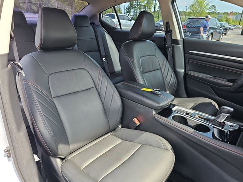 Used 2023 Nissan Altima 2.5 SR w/ SR Premium Package AWD/4WD image 14