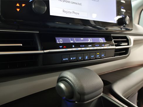 Used 2022 Toyota Sienna LE FWD image 23