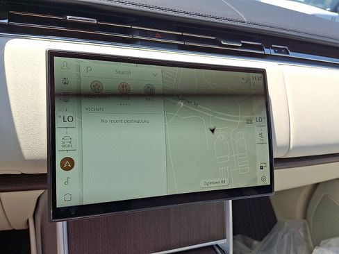 New 2025 Land Rover Range Rover Long Wheelbase SE image 7