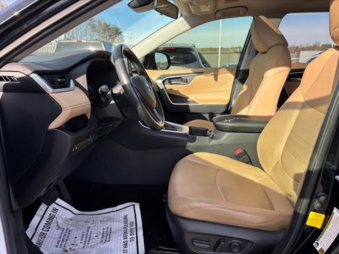 Used 2019 Toyota RAV4 XLE Premium image 12