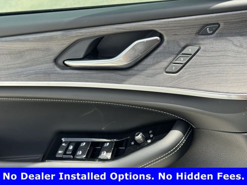 Used 2024 Jeep Grand Cherokee Overland w/ Luxury Tech Group IV AWD/4WD image 23