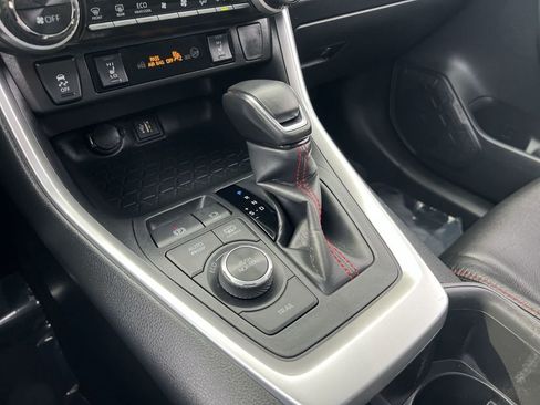 Used 2023 Toyota RAV4 SE w/ Weather & Moonroof Package image 29