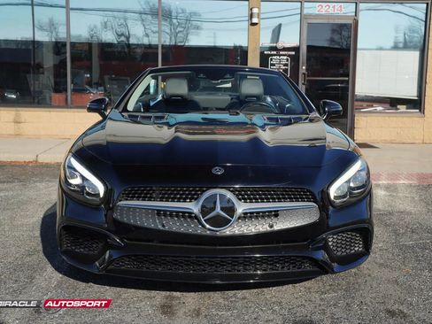 Used 2018 Mercedes-Benz SL 550 image 2