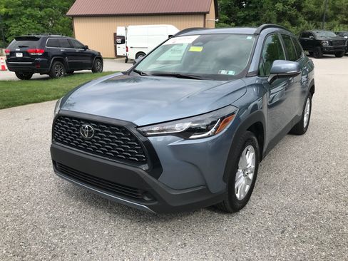Certified 2023 Toyota Corolla Cross LE AWD/4WD image 4