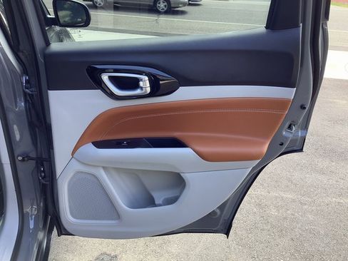 Used 2024 Jeep Compass Limited image 33