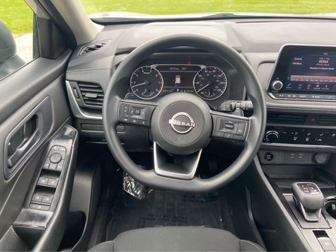 Used 2024 Nissan Rogue S AWD/4WD image 18