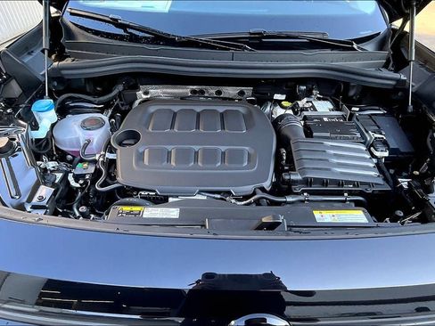 New 2025 Volkswagen Tiguan SE image 9