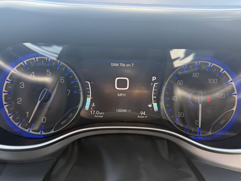 Used 2018 Chrysler Pacifica Touring-L Plus FWD image 20