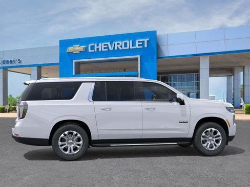 New 2026 Chevrolet Suburban LT w/ Comfort Package image 32