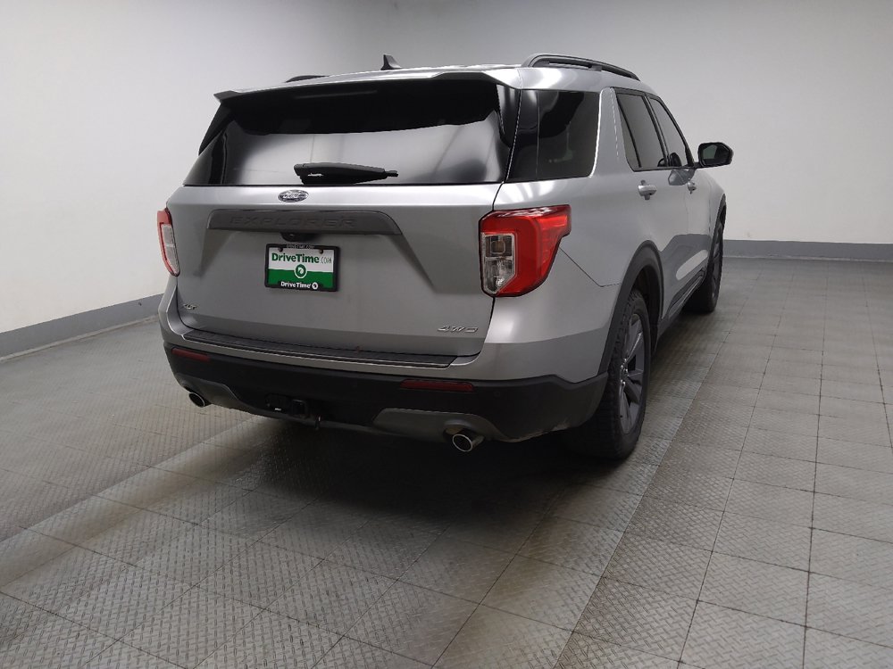 Used 2023 Ford Explorer XLT w/ Equipment Group 202A AWD/4WD image 9