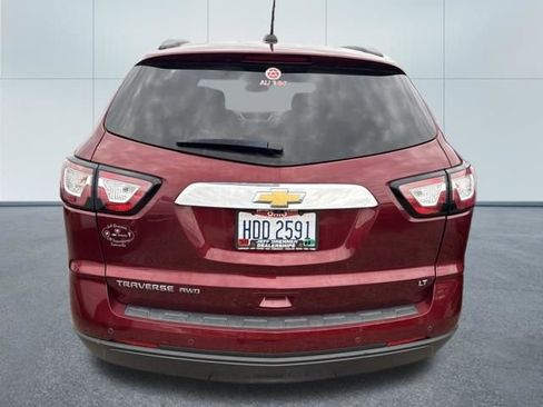Used 2017 Chevrolet Traverse LT w/ Style and Technology Package image 3