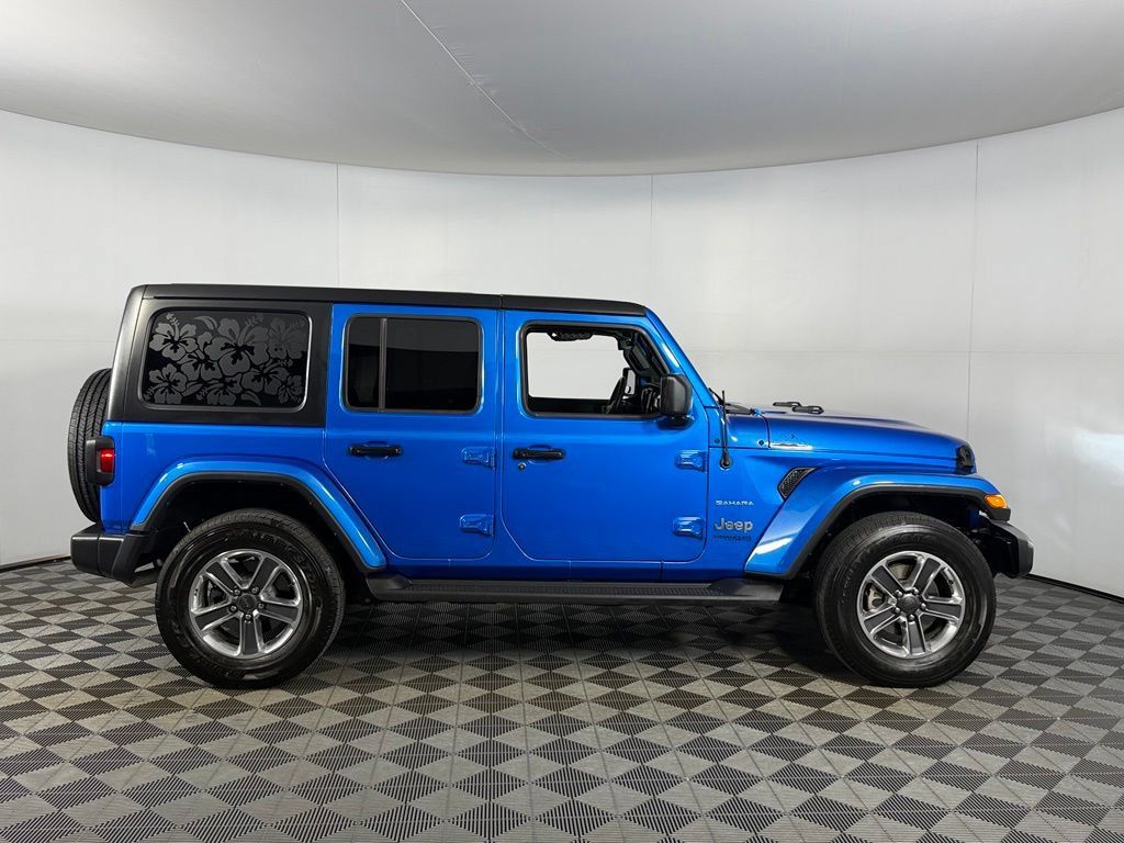 Used 2022 Jeep Wrangler Unlimited Sahara AWD/4WD image 5