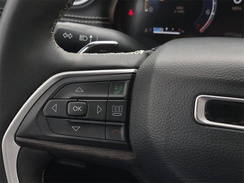 Used 2023 Jeep Grand Cherokee Limited w/ Black Appearance Package image 21