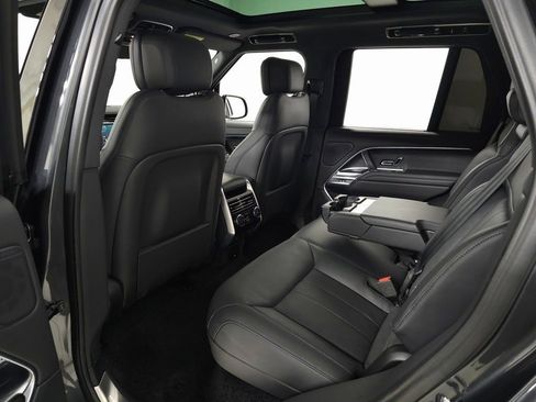 Used 2025 Land Rover Range Rover SE image 44