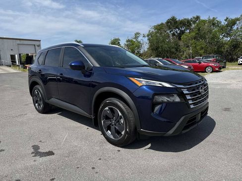 Used 2025 Nissan Rogue SV w/ SV Premium Package FWD image 9