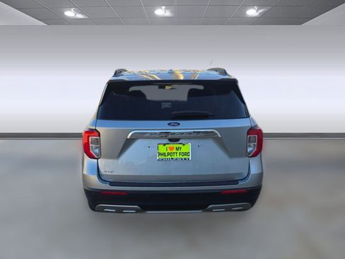 Used 2020 Ford Explorer XLT w/ Equipment Group 202A image 9