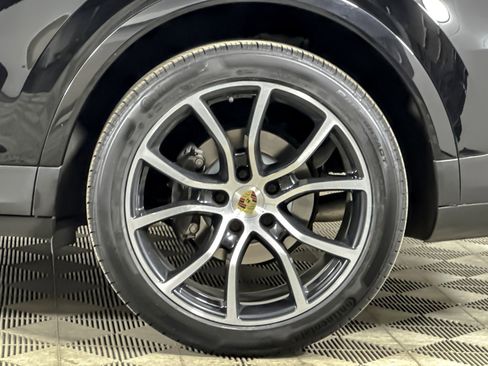 Used 2023 Porsche Cayenne Coupe image 25