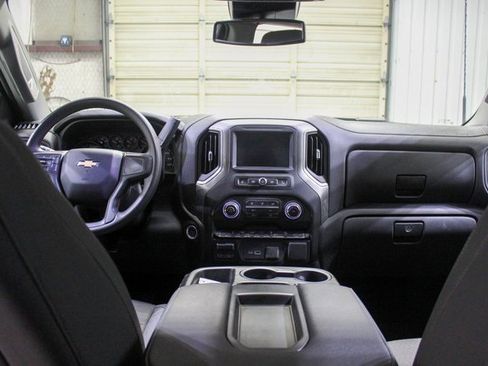 Used 2024 Chevrolet Silverado 2500 Custom w/ Custom Value Package image 15